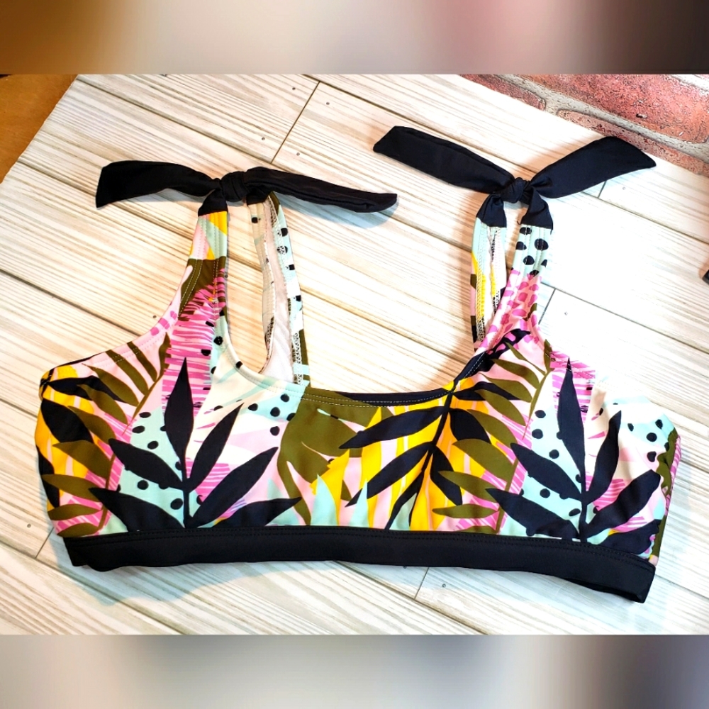 Sand Castle floral print swim suit top size M